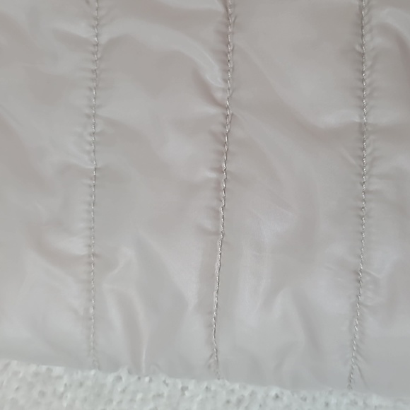 H&M Kid's Puffer Vest in Gray & Neon - Picture 10 of 17